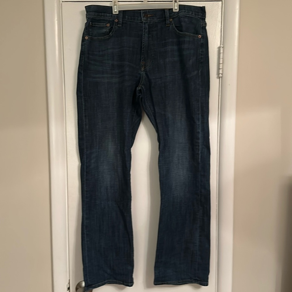 Men’s Lucky Brand jeans. Relaxed Straight fit. Size 34/32